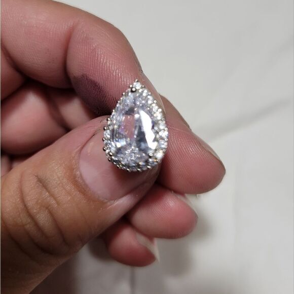 Water drop crystal stud earrings - Picture 5 of 7